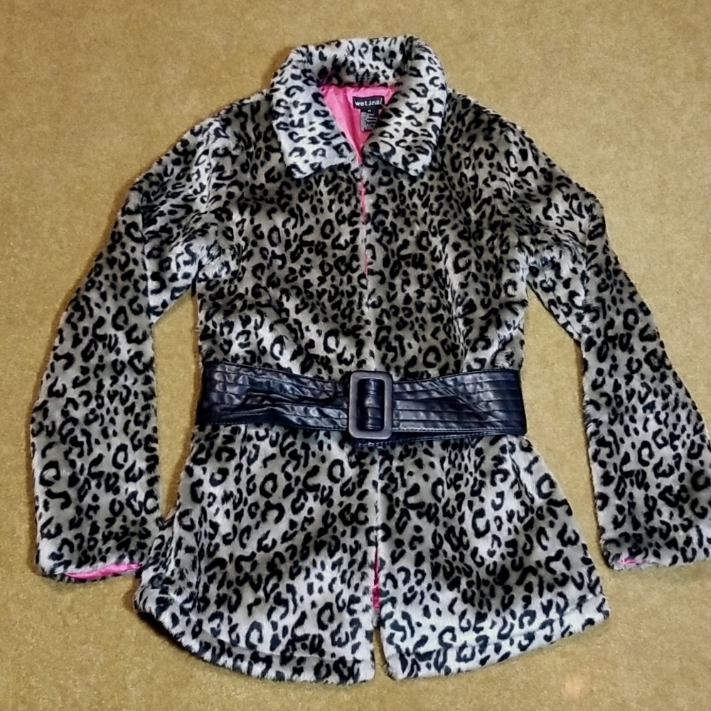 Soft, Snow Leopard print Fur Coat